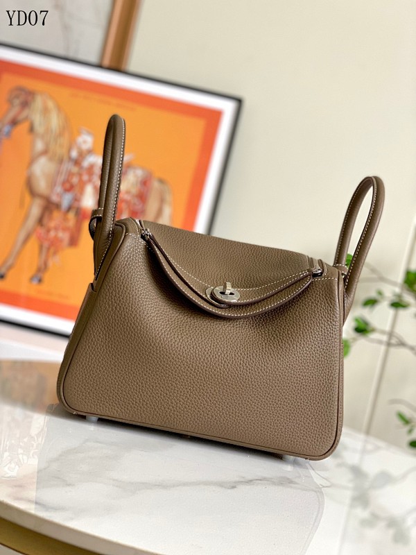 Hermès Lindy (Hand-Stitched Wax Thread) 26CM