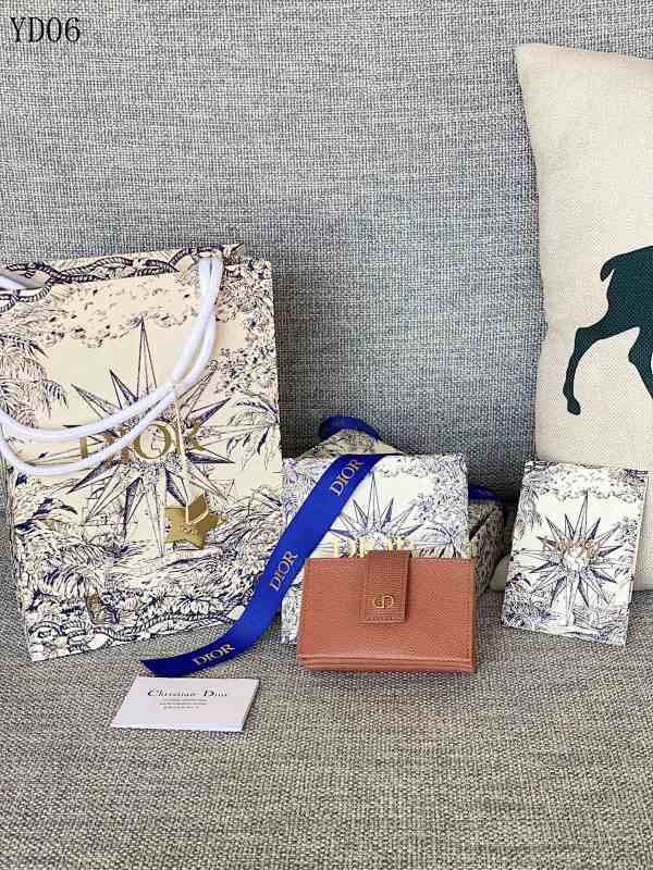 Diiior Montaigne 5 Card Holder