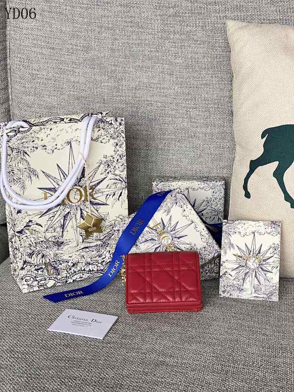 Diiior S01780VRB-M900 Quilted Red Wallet