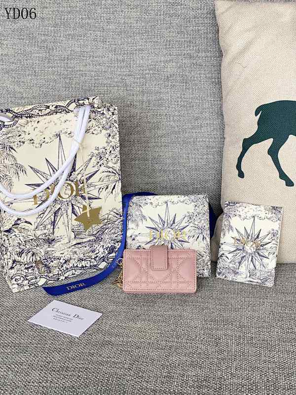 Diiior YD06025 Mini Wallet with Star Pattern and Pink Leather Detail