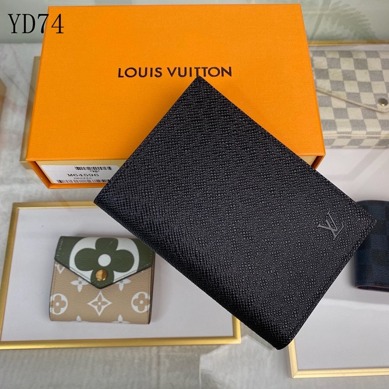 LVutton M64596 Crosshatch Passport Holder
