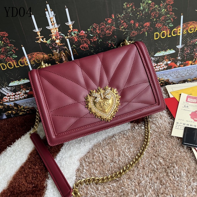 Dolce & Gabbana YD04 Heart Clasp Quilted Leather Shoulder Bag