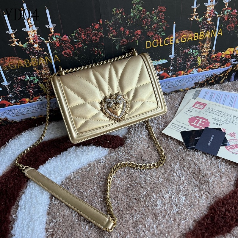Dolce & Gabbana YD04 Mini Quilted Heart Chain Bag