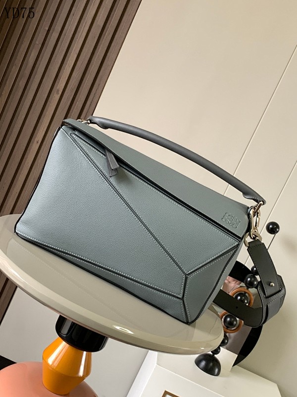 L03wee 9025 Structured Leather Shoulder Bag