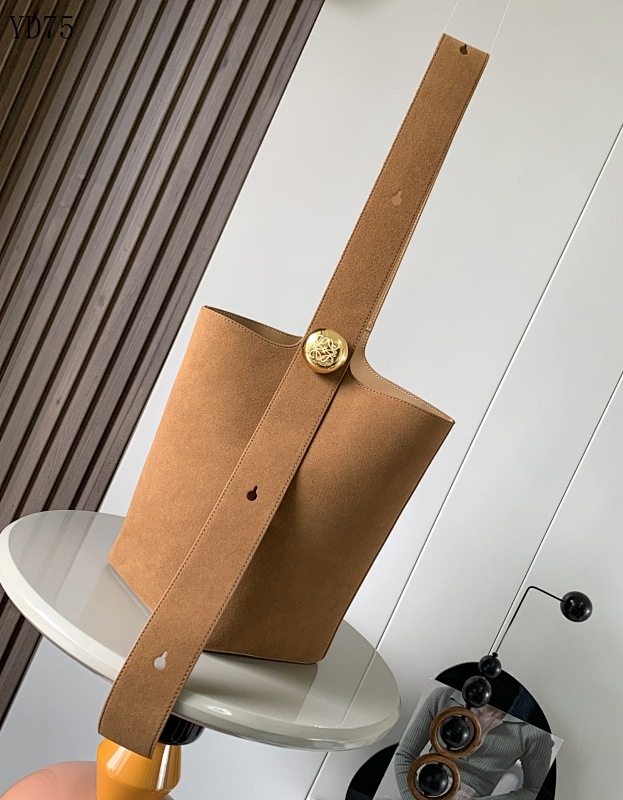 L03wee 9045 Large Suede Pebble Bucket Bag