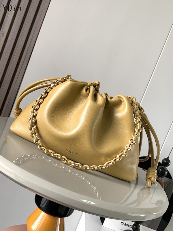 L03wee 9057 Gold Drawstring Chain Shoulder Bag