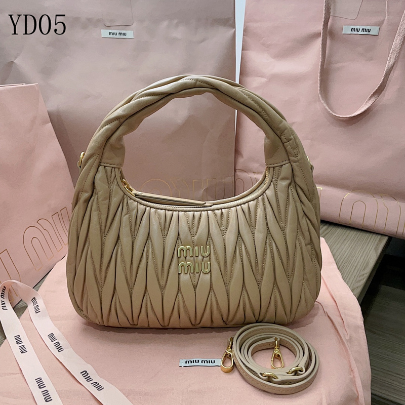 cover-161853597 MiuuMiuu 5BC153 MiuWander Quilted Handbag