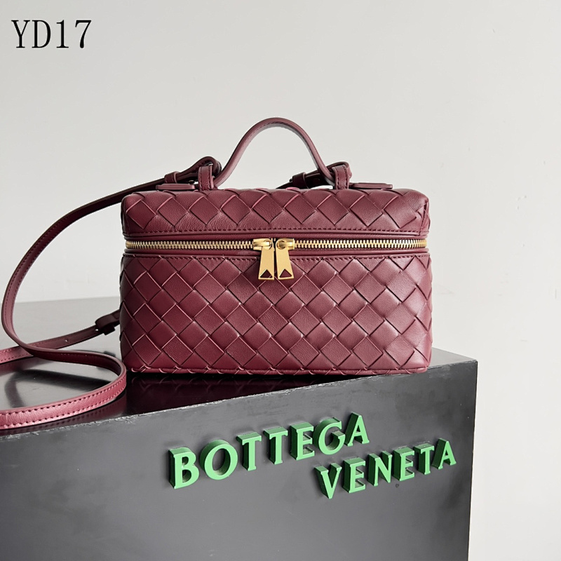 BotegaaVeneta – Model 789109 Wine Red Leather Tote Bag