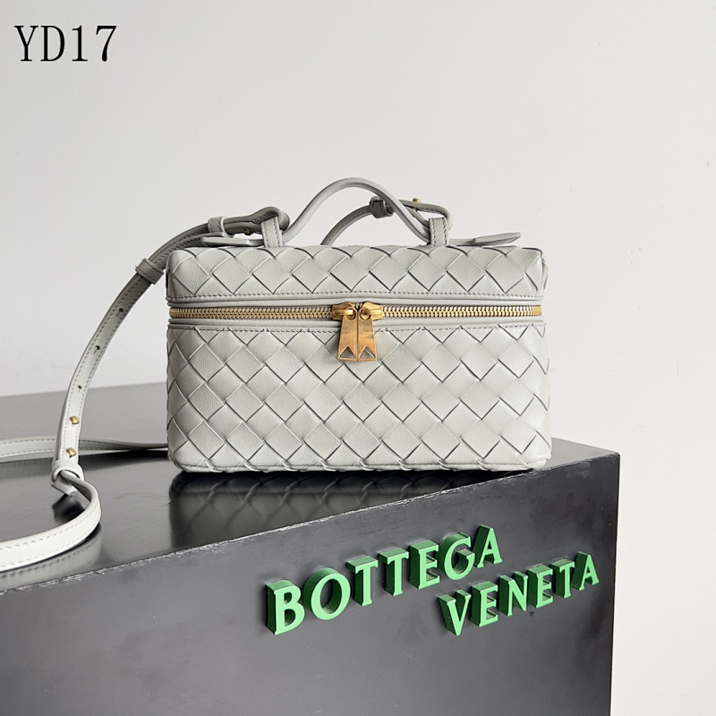 BotegaaVeneta Intrecciato Leather Shoulder Bag