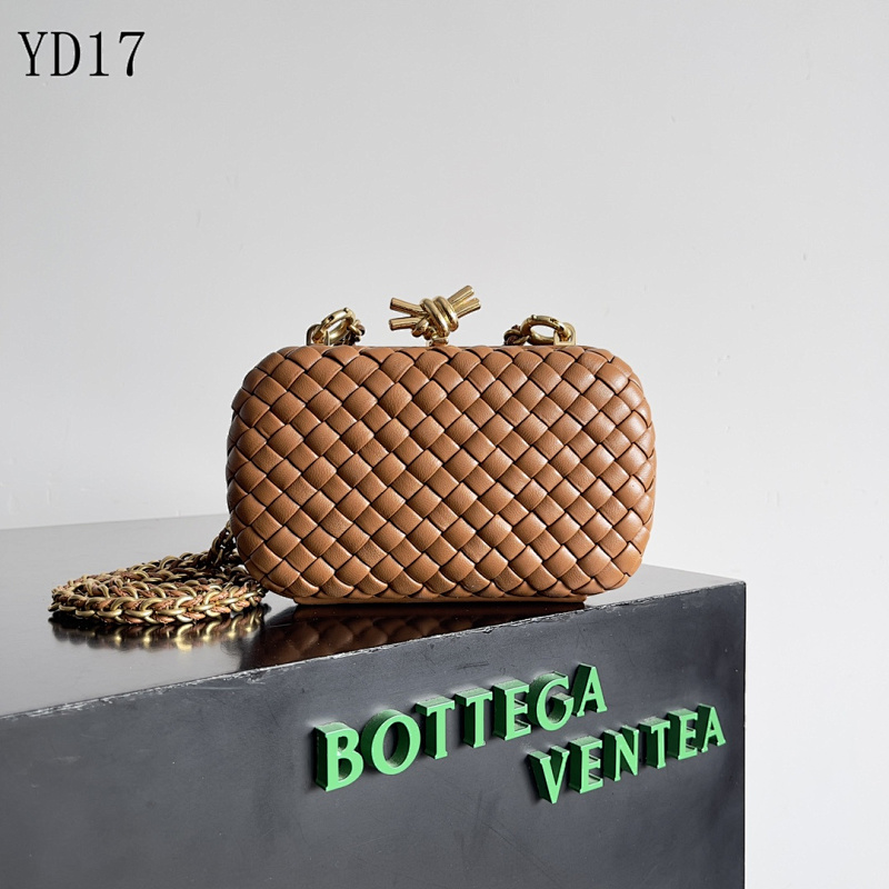 BotegaaVeneta 776662 Knot Evening Bag Chain Version