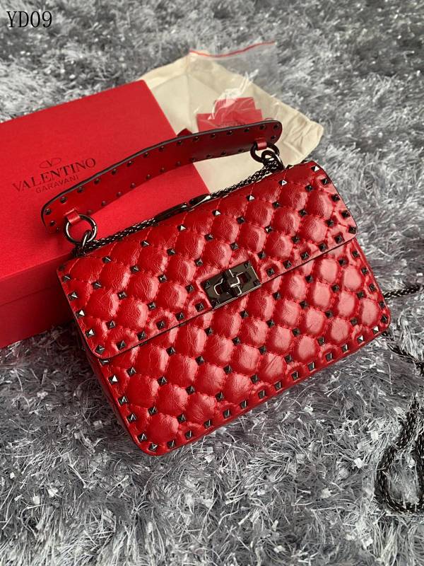 Valentiino Garavani Rockstud Medium Quilted Leather Shoulder Bag