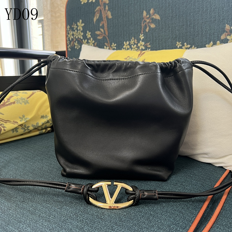 cover-162223550 Valentiino Garavani VLogo Pouf Large Leather Shoulder Bag