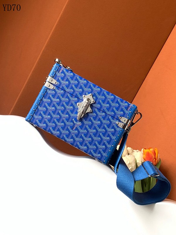 cover-162517739 Goyarrd Saint Louis Clutch Blue Monogram