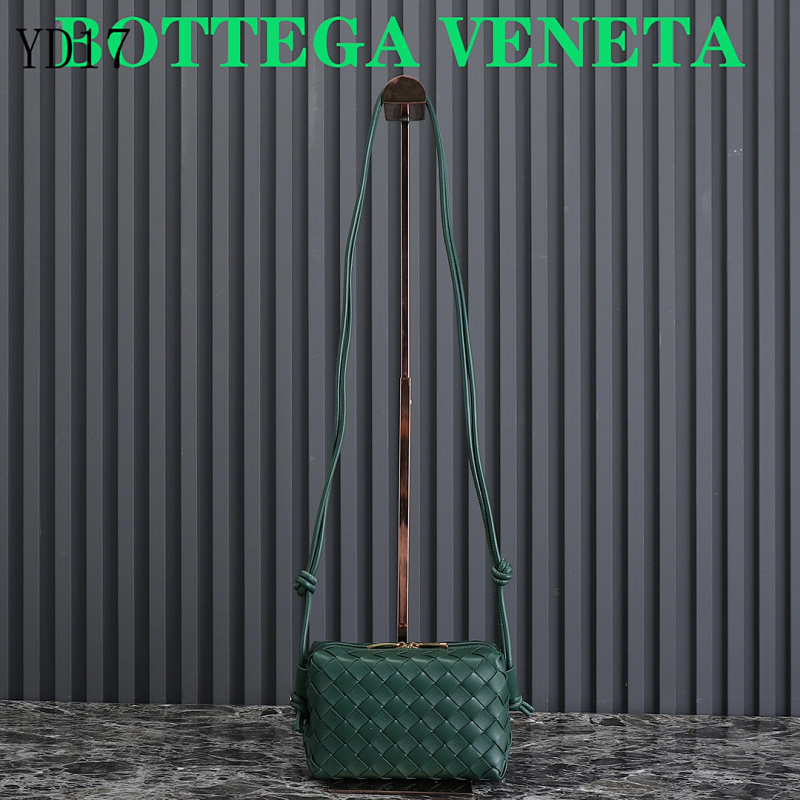 BotegaaVeneta Intrecciato Woven Leather Cosmetic Bag