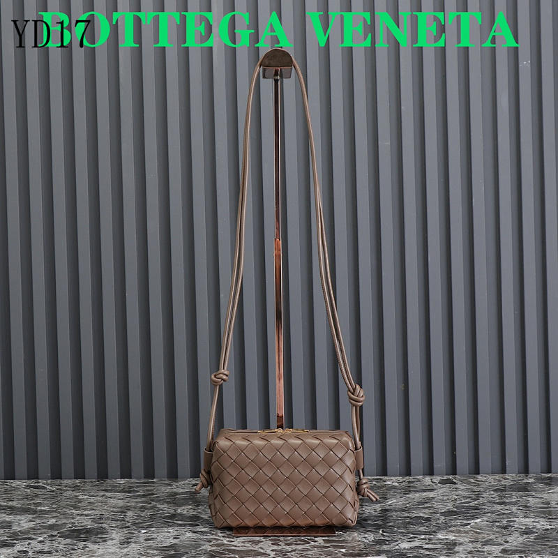 BotegaaVeneta – Model 680254 Quilted Leather Shoulder Bag