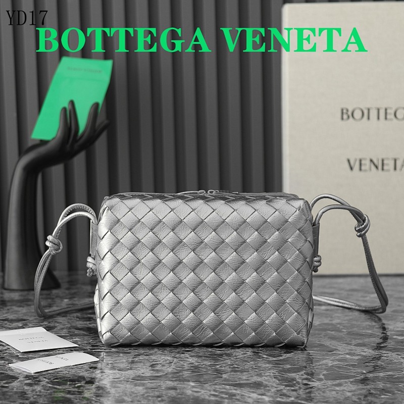 BotegaaVeneta – Model 680255 Woven Leather Cosmetic Bag