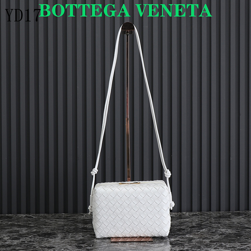 BotegaaVeneta BV Intrecciato White Leather Clutch Bag