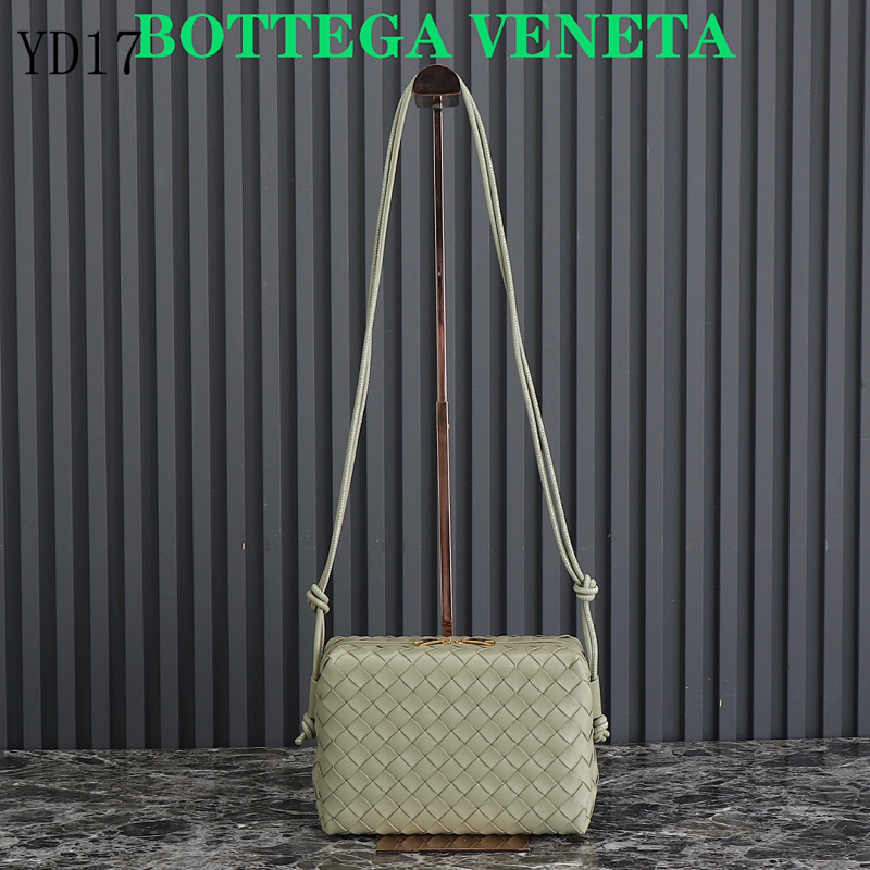 BotegaaVeneta BV Intrecciato Woven Leather Clutch Bag