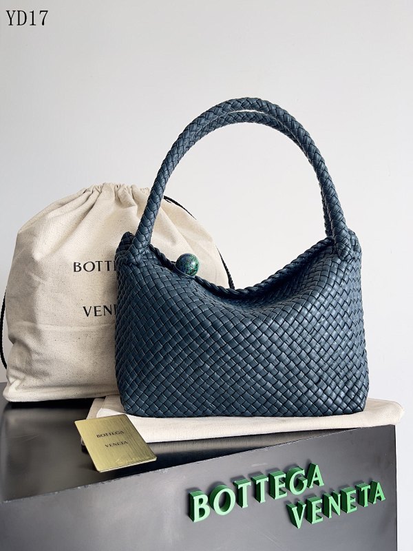 BotegaaVeneta Intrecciato Woven Leather Shoulder Bag