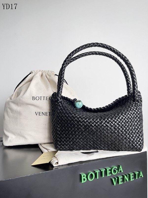 BotegaaVeneta Intrecciato Woven Leather Clutch