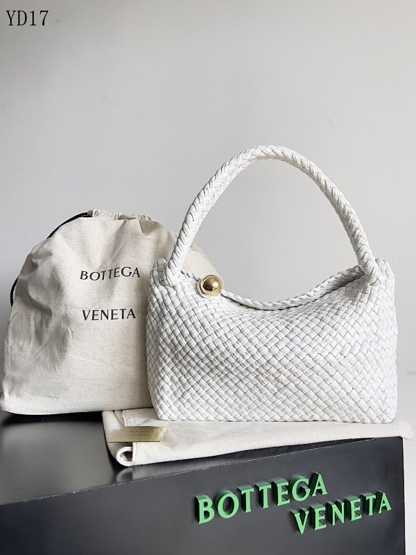 BotegaaVeneta – Model 716974 Woven Leather Handbag