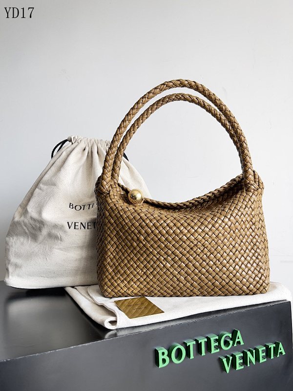 BotegaaVeneta Intrecciato Woven Handbag Model 716974
