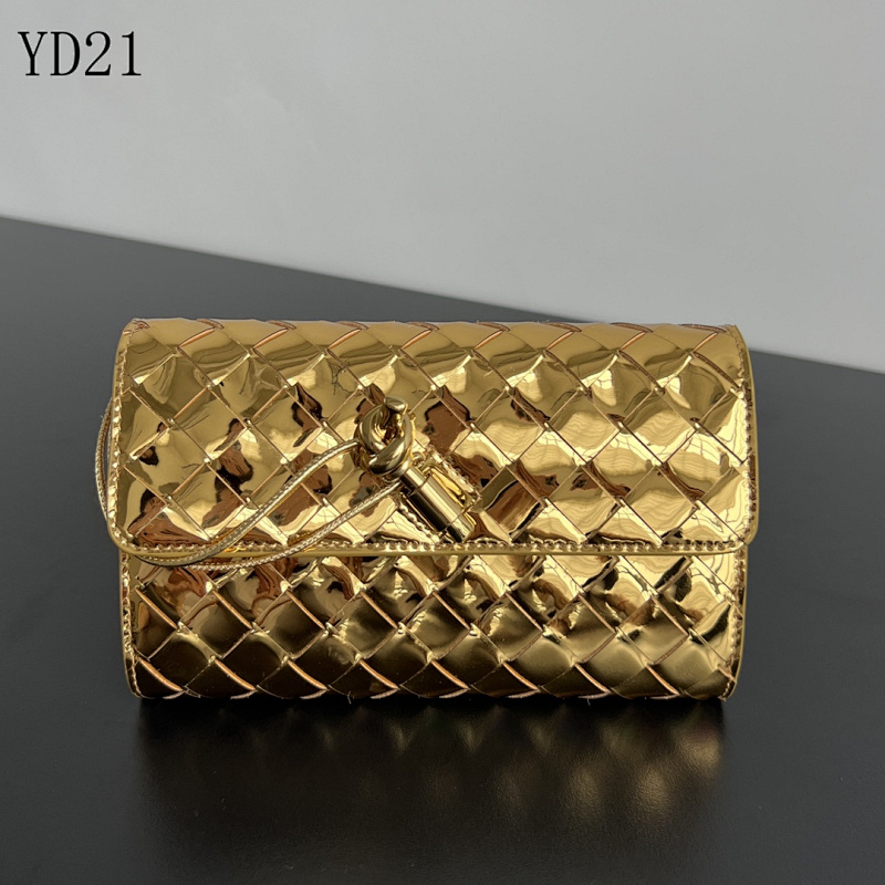 BotegaaVeneta BV Andiamo Clutch Wallet 741504