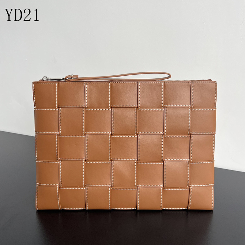 BotegaaVeneta BV YD21 Woven Calfskin Clutch