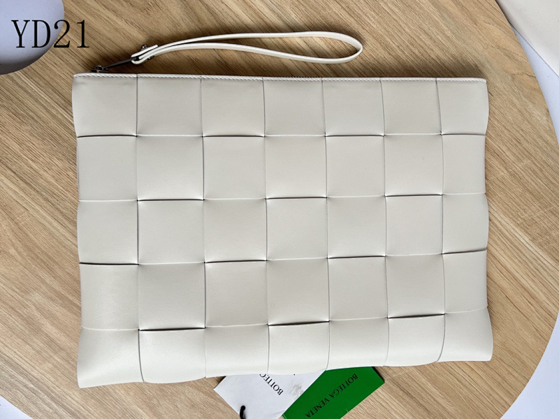 BotegaaVeneta 649616 Quilted Leather Clutch