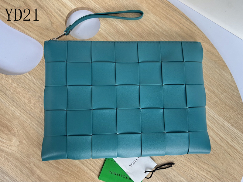 BotegaaVeneta Intrecciato Clutch Wallet 649616