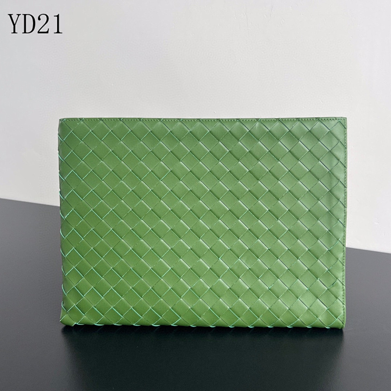 BotegaaVeneta Intreccio Zip Clutch 607479