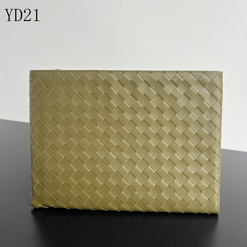 BotegaaVeneta YD21 Woven Leather Clutch