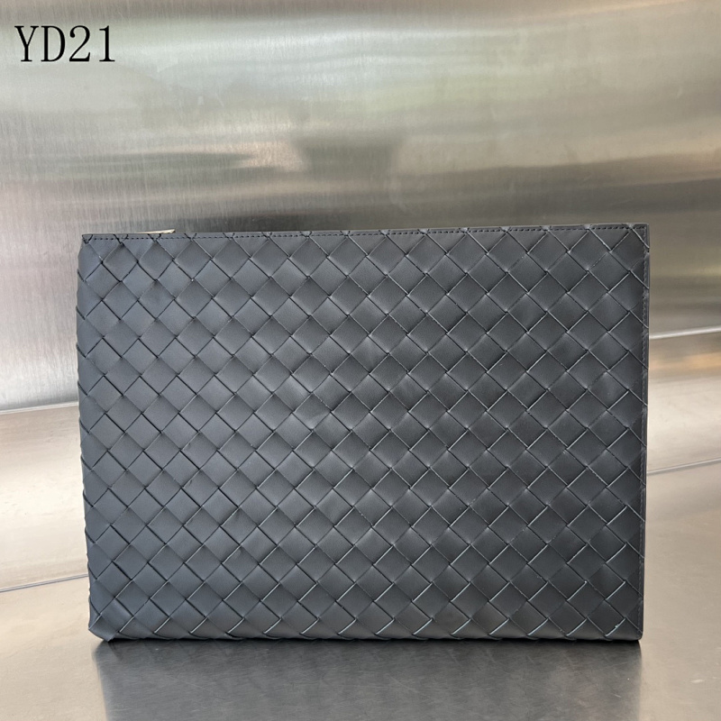BotegaaVeneta 607479 Green Leather Clutch Wallet