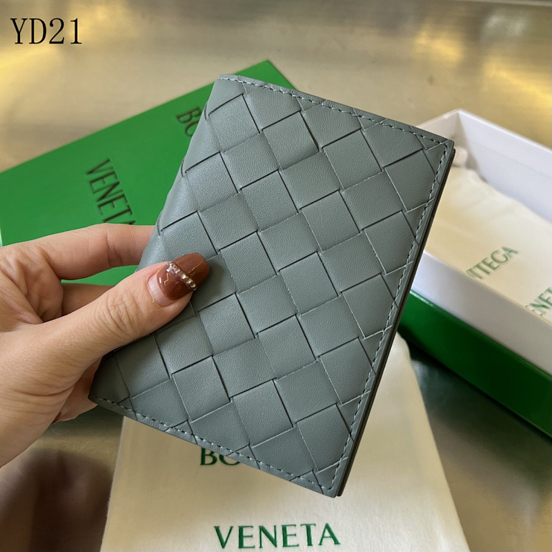 BotegaaVeneta 742143 Bifold Vertical Wallet