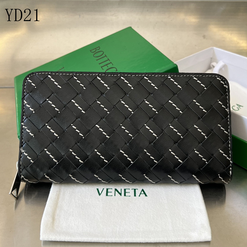 BotegaaVeneta Intrecciato Leather Wallet 749427