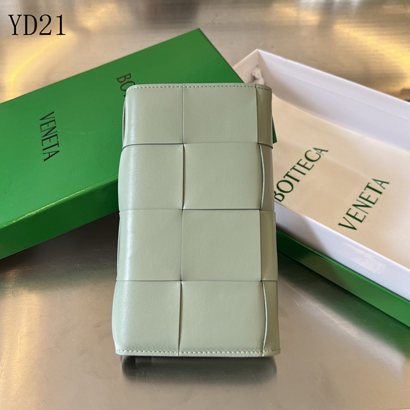 BotegaaVeneta BV Wallet Clutch 679845