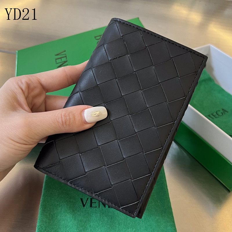 cover-174645911 BotegaaVeneta BV Intrecciato Leather Wallet