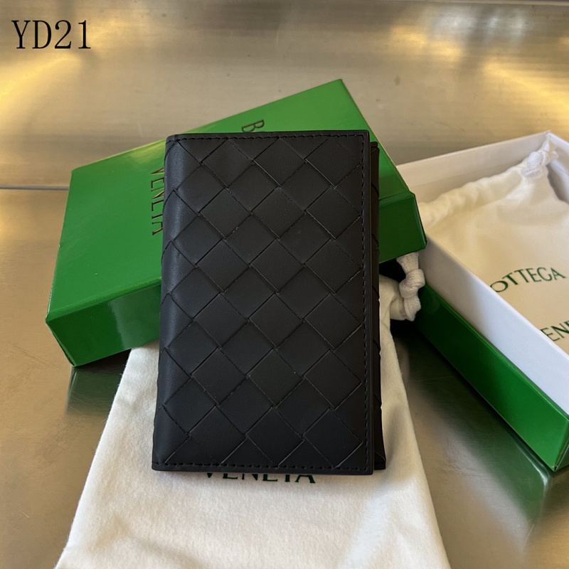 BotegaaVeneta Intrecciato Bi-Color Passport Holder