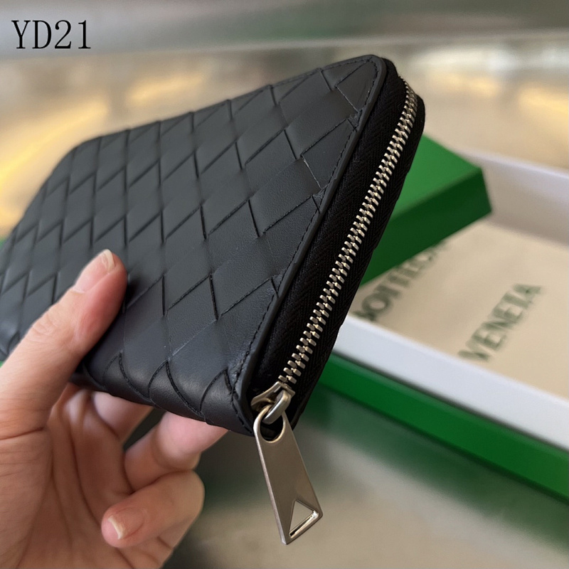 BotegaaVeneta BV Wallet 593217 Green Leather Zippered Clutch