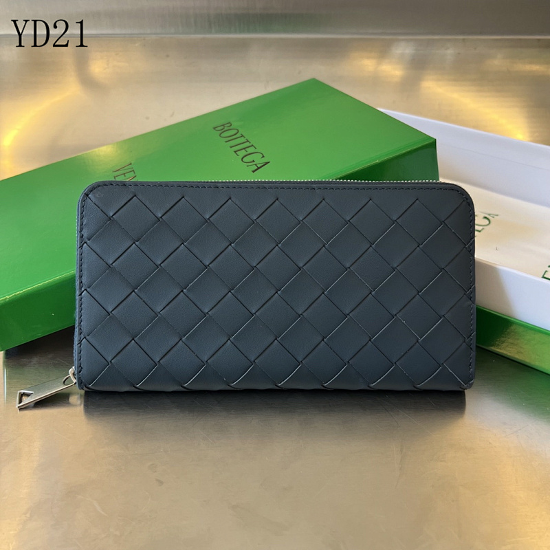 BOTTEGA VENETA 593217 Men’s Leather Zip Wallet