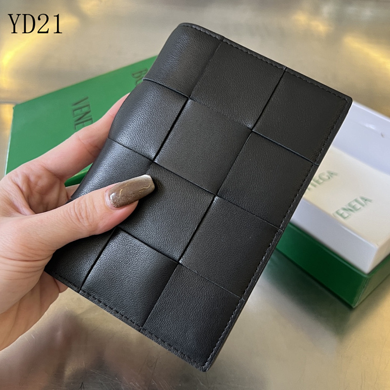 BotegaaVeneta BV Intrecciato Leather Passport Holder