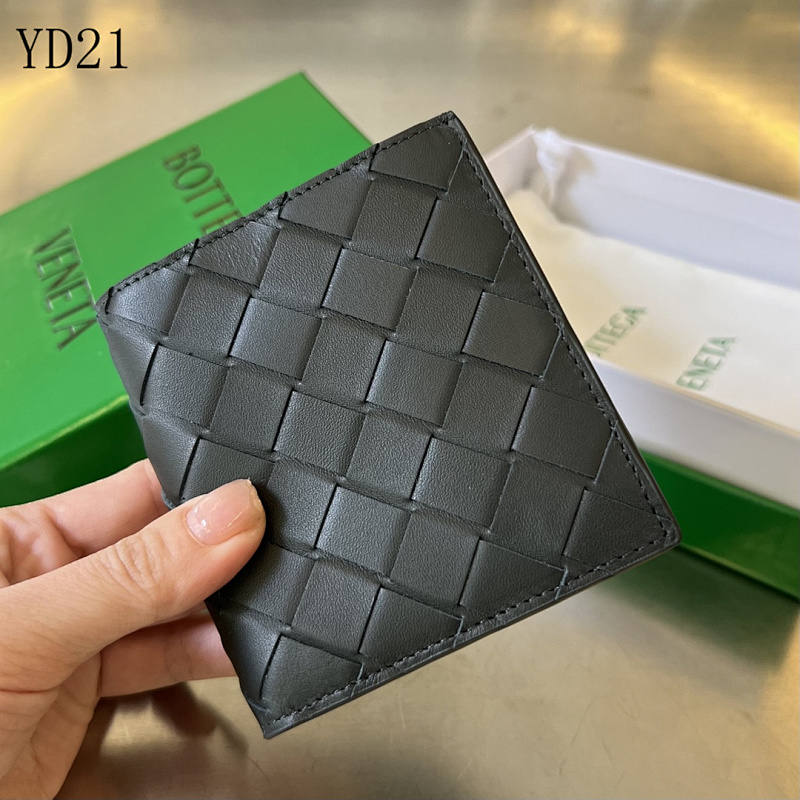 BotegaaVeneta Intrecciato Two-Fold Vertical Wallet