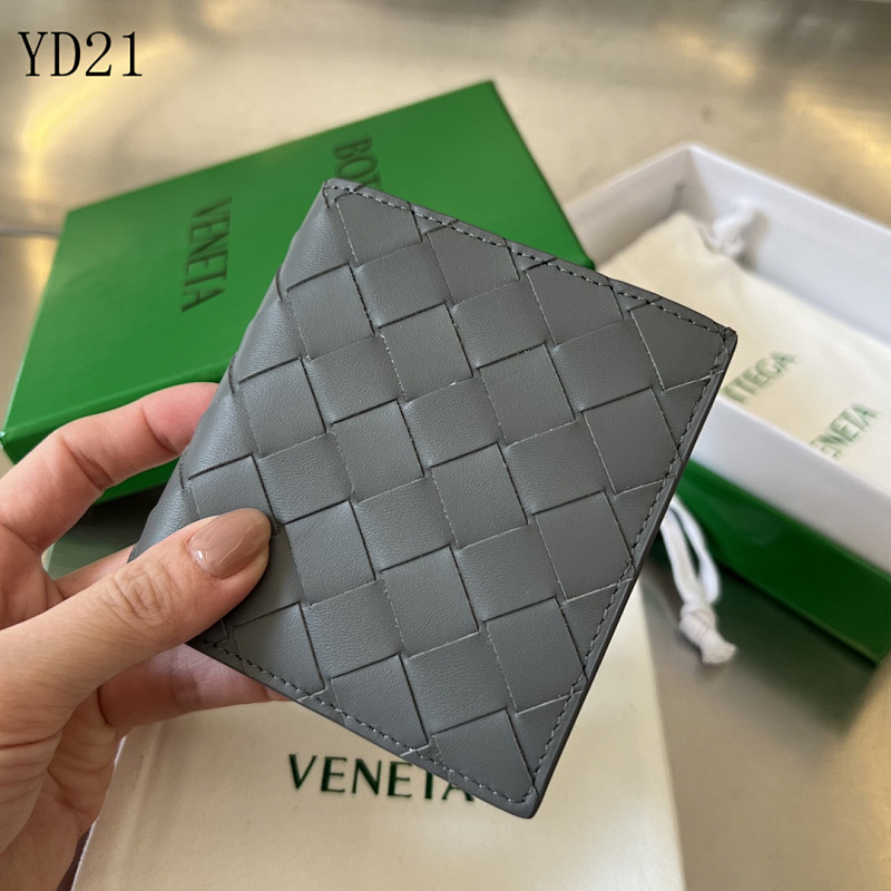BotegaaVeneta Intrecciato Two-Fold Vertical Wallet 749400