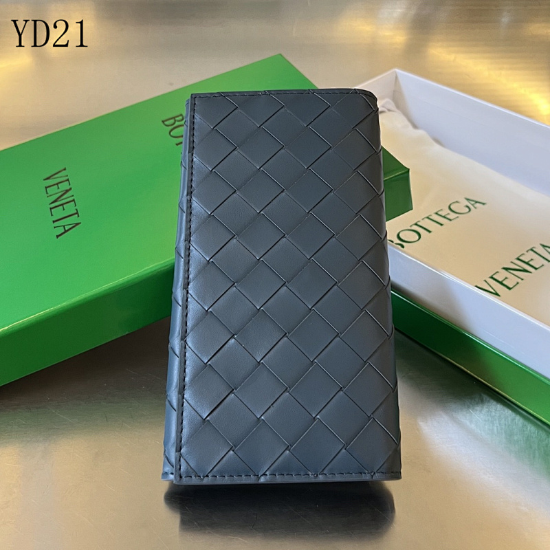 BotegaaVeneta Intrecciato Leather Wallet Clutch 676593
