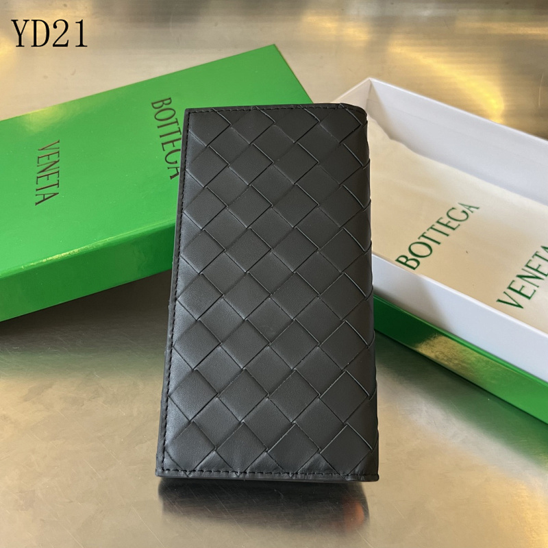 BotegaaVeneta Model 676593 Woven Foldover Wallet