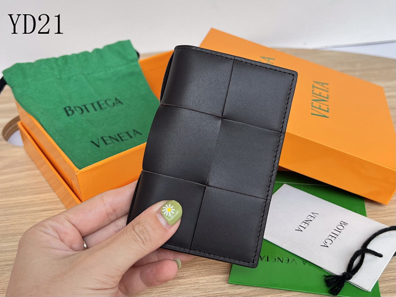 BotegaaVeneta 649602 Large Intrecciato Card Holder