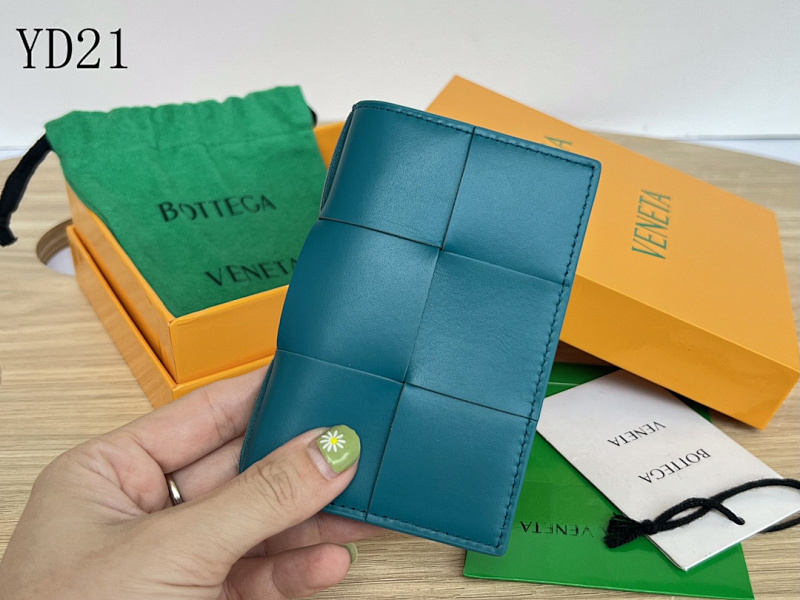 BotegaaVeneta 649602 Teal Leather Card Holder