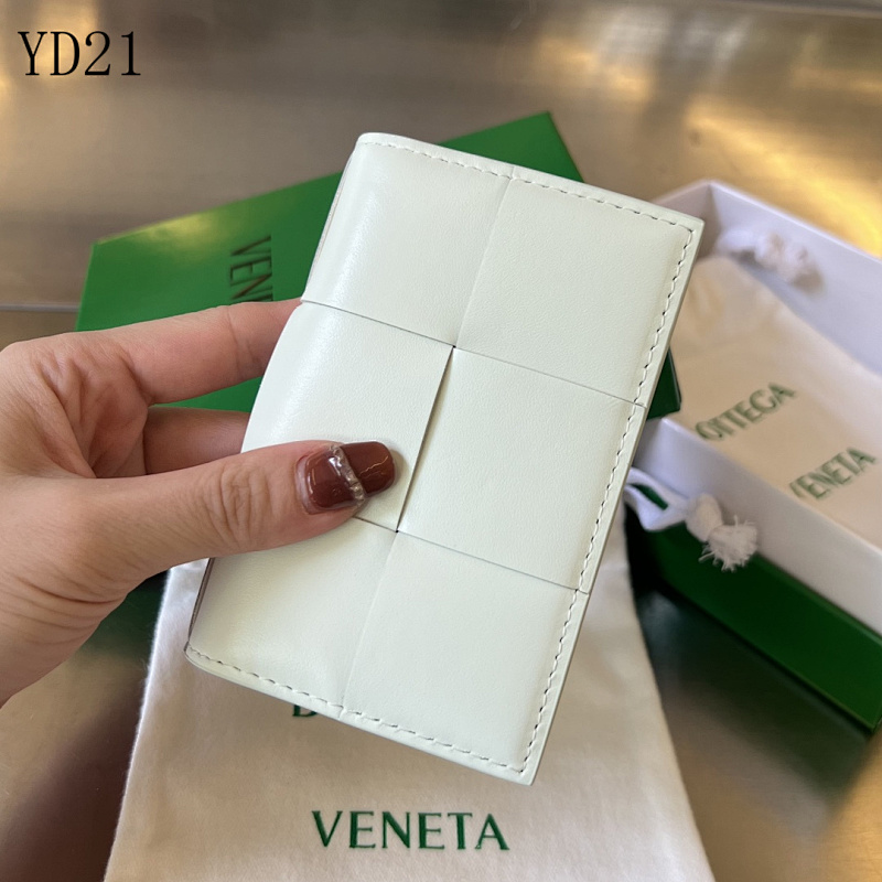BotegaaVeneta BV 649602 Large Intrecciato Card Holder