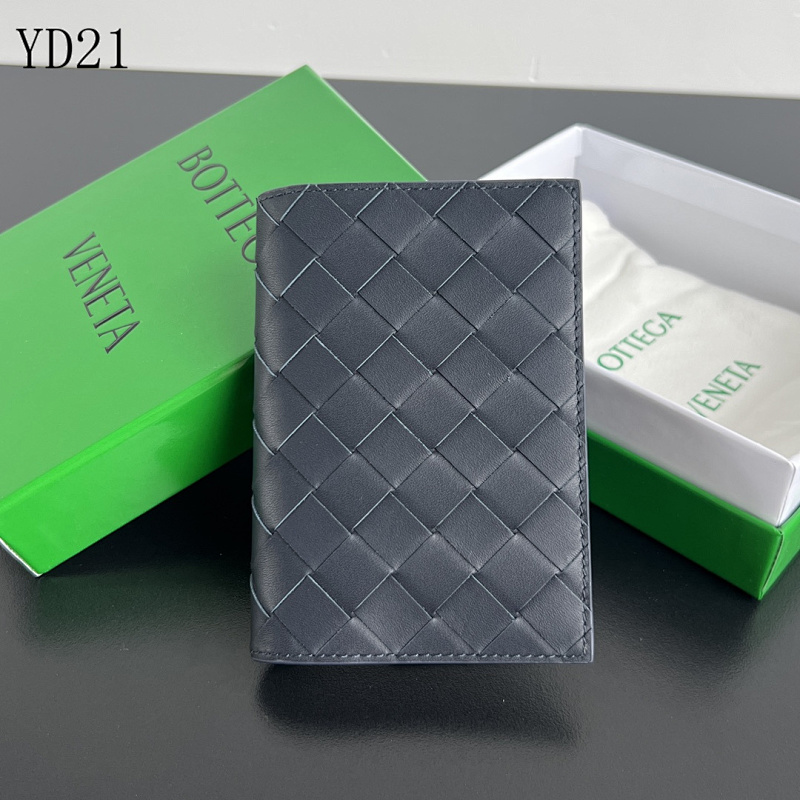 BotegaaVeneta 607482 New Passport Holder