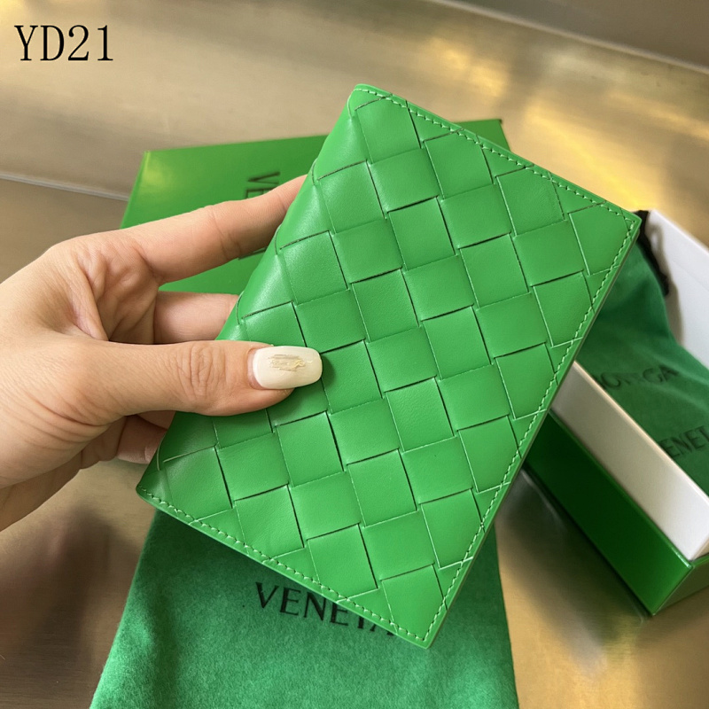 BotegaaVeneta Intrecciato Leather Wallet Clutch